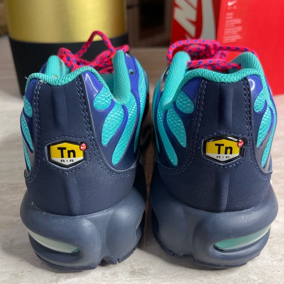 SOLD!SOLD!SOLD! NIKE AIR MAX PLUS HYPER JADE/FLASH CRIMSON-OBSIDIAN SHOES - Picture 6 of 10